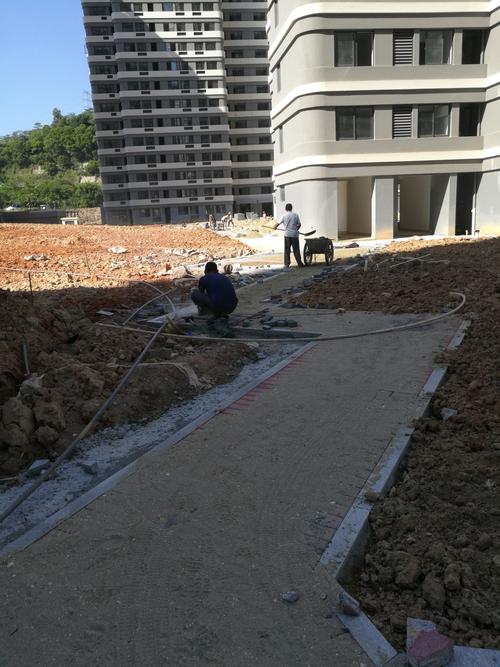 东坑安居房室外工程现场施工稳步推进，房屋建设按下“加速键”